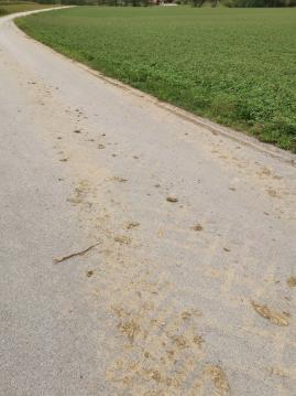 Onesnaževanje javnih cest - poziv poljedelcem